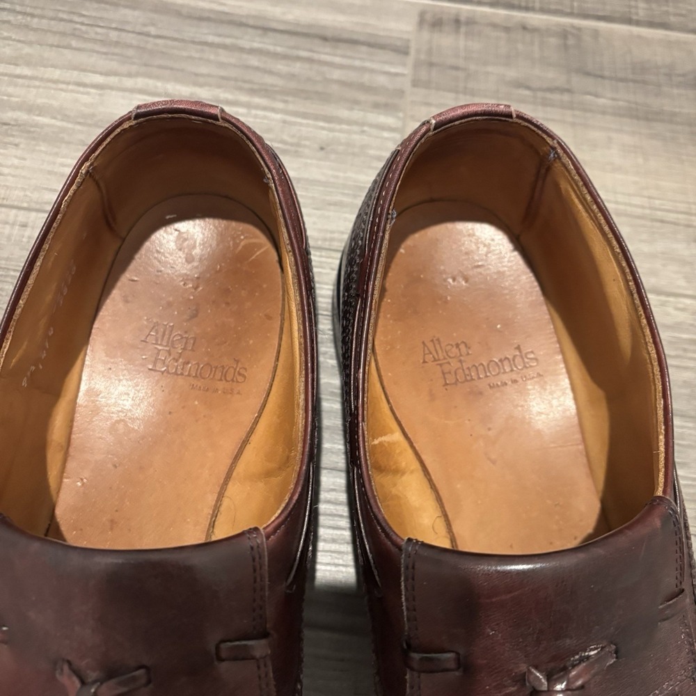 Allen Edmonds Grayson Tassel Loafers Burgundy Leather 9.5 US D - Picture 4 of 7